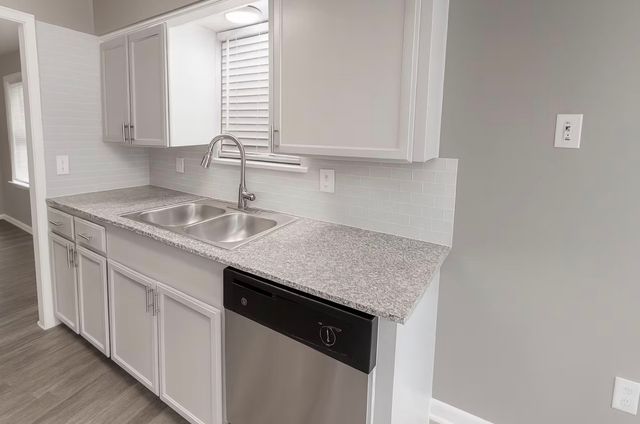 6151 E Mockingbird Lane, Dallas, TX 75214