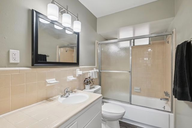 6151 E Mockingbird Lane, Dallas, TX 75214