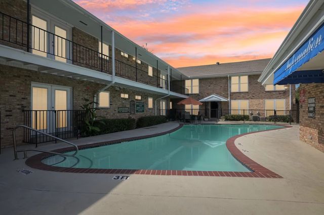 6151 E Mockingbird Lane, Dallas, TX 75214