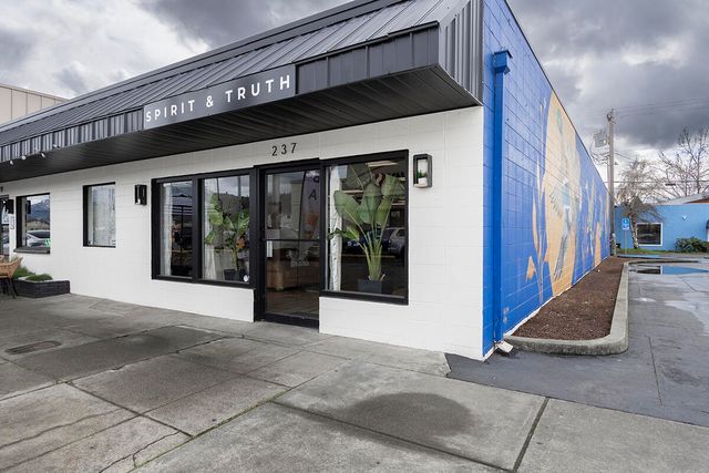 237 SE G Street, Grants Pass, OR 97526