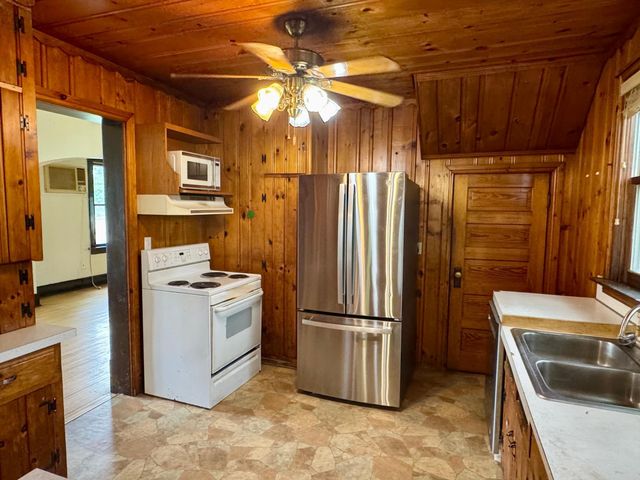 208 N 7th Street, Olivia, MN 56277