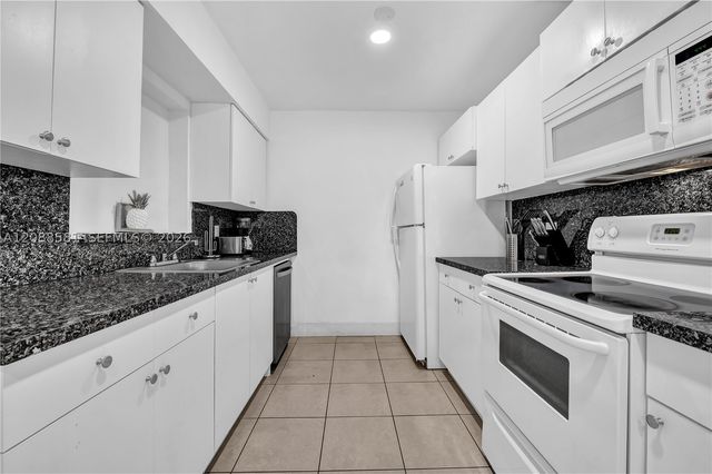 326 SW 14th St 2, Dania Beach, FL 33004