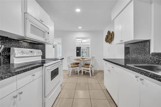 326 SW 14th St 2, Dania Beach, FL 33004