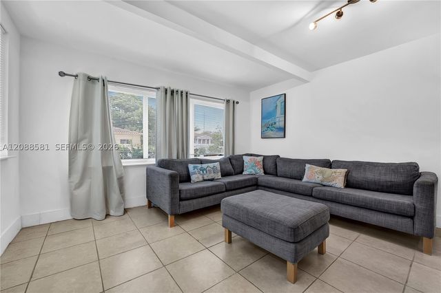 326 SW 14th St 2, Dania Beach, FL 33004