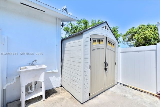 326 SW 14th St 2, Dania Beach, FL 33004