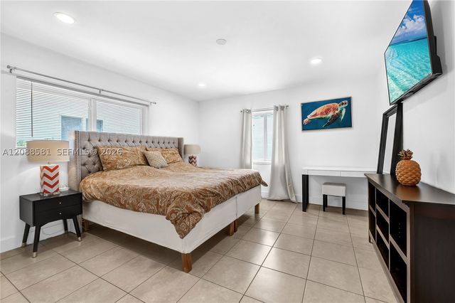 326 SW 14th St 2, Dania Beach, FL 33004