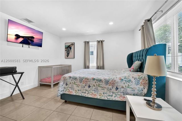326 SW 14th St 2, Dania Beach, FL 33004