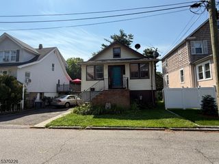 23 Henches Pl, Little Ferry Boro, NJ 07643