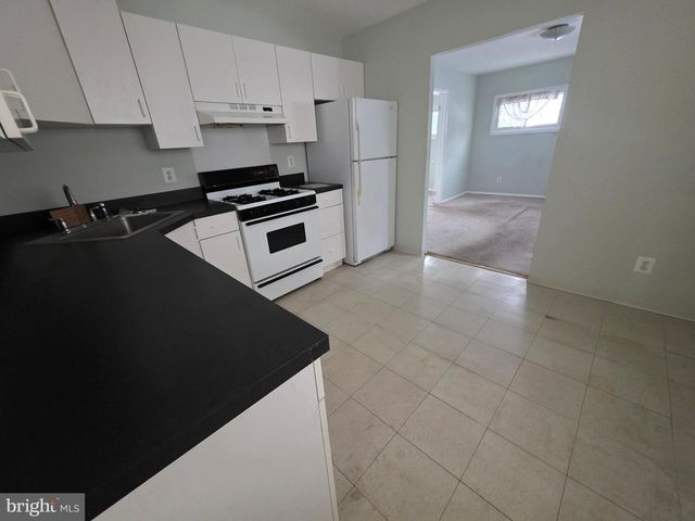 513 W BUTLER AVE, Chalfont, PA 18914