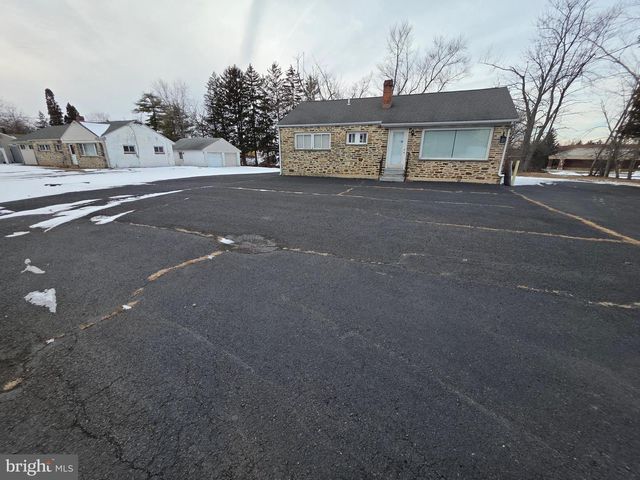 513 W BUTLER AVE, Chalfont, PA 18914