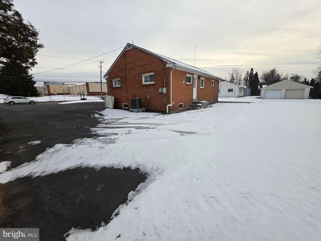 513 W BUTLER AVE, Chalfont, PA 18914