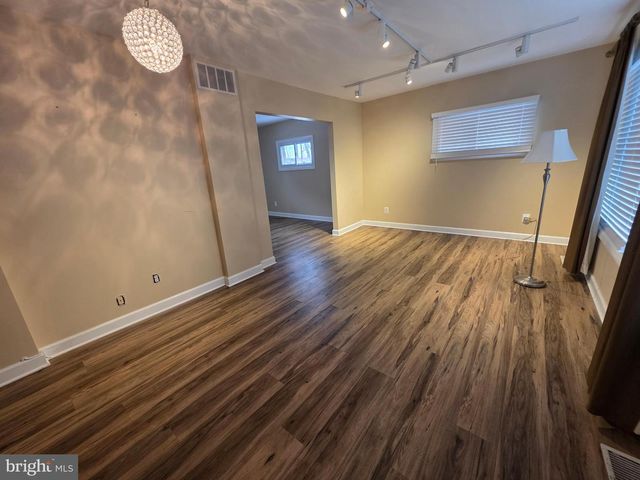 513 W BUTLER AVE, Chalfont, PA 18914