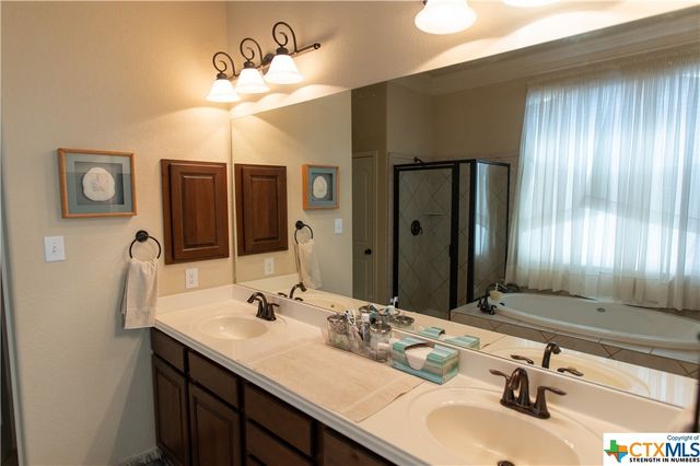 21706 Chaucer Hill, San Antonio, TX 78256