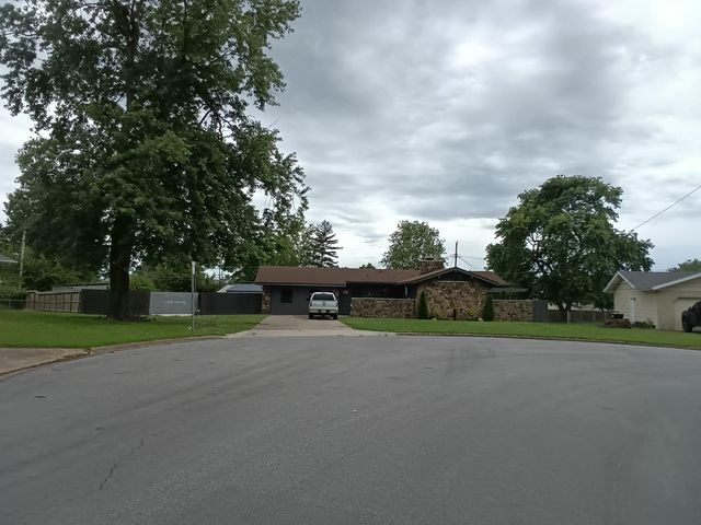 3336 E Alpine Drive, Springfield, MO 65804