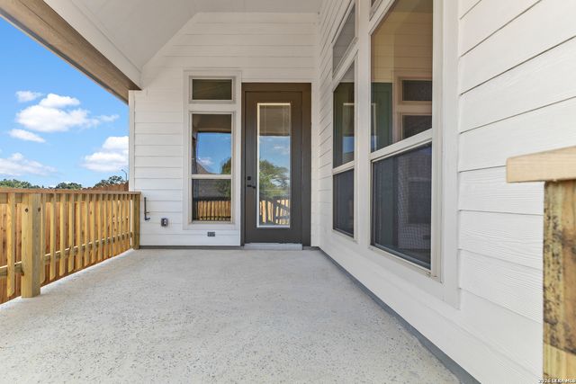 137 Gallant Fox, Castroville, TX 78009