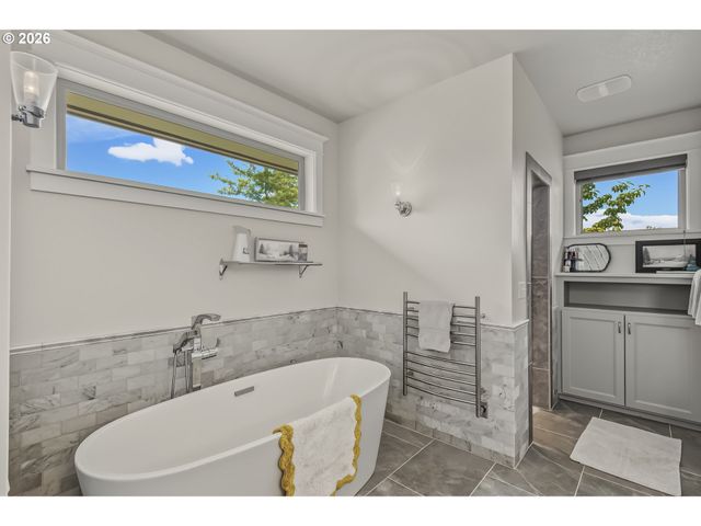 41055 Se KITZMILLER Rd, Eagle Creek, OR 97022