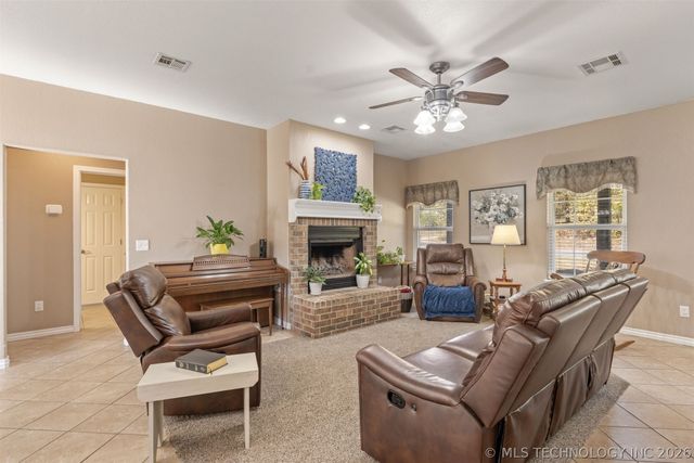 6338 W 77th Street, Tulsa, OK 74131