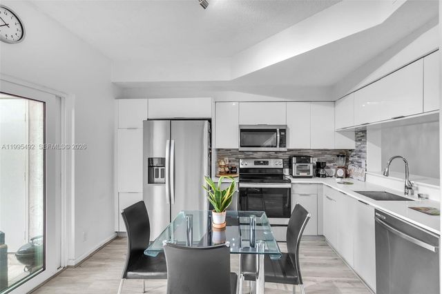 9925 NW 57th Manor, Coral Springs, FL 33076