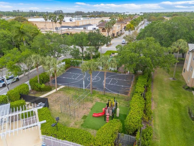 9925 NW 57th Manor, Coral Springs, FL 33076