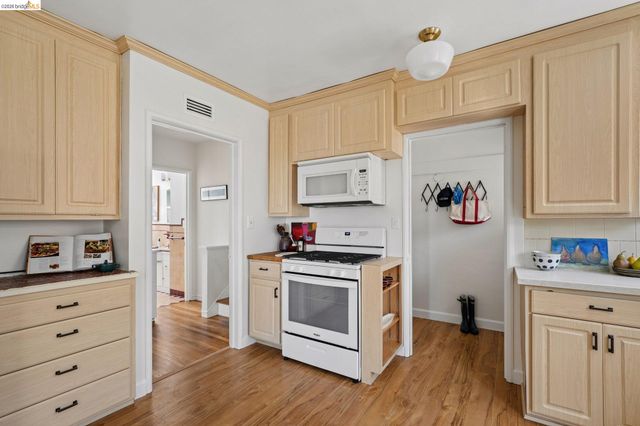 4282 Fruitvale Ave, Oakland, CA 94602