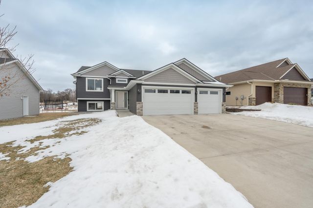 1070 Cubasue Avenue, Shakopee, MN 55379