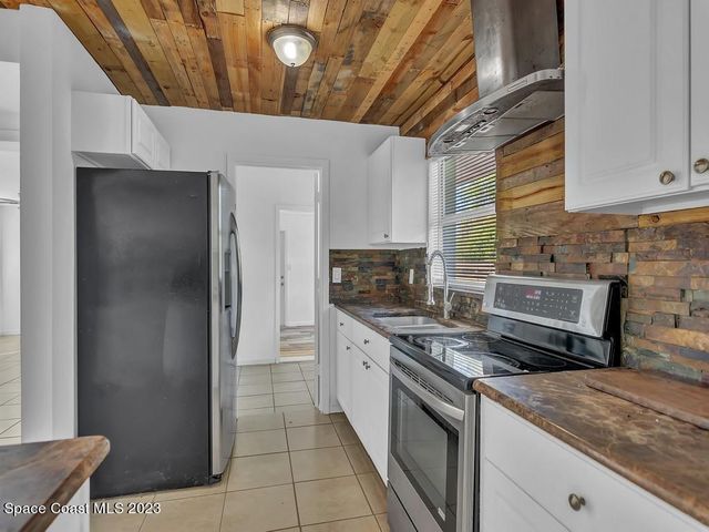 703 5th Place SW, Vero Beach, FL 32962