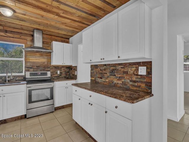 703 5th Place SW, Vero Beach, FL 32962