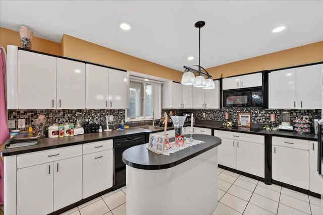 19444 Jack Pine Drive, Macomb Twp, MI 48042