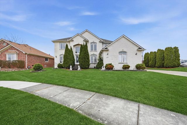 19444 Jack Pine Drive, Macomb Twp, MI 48042