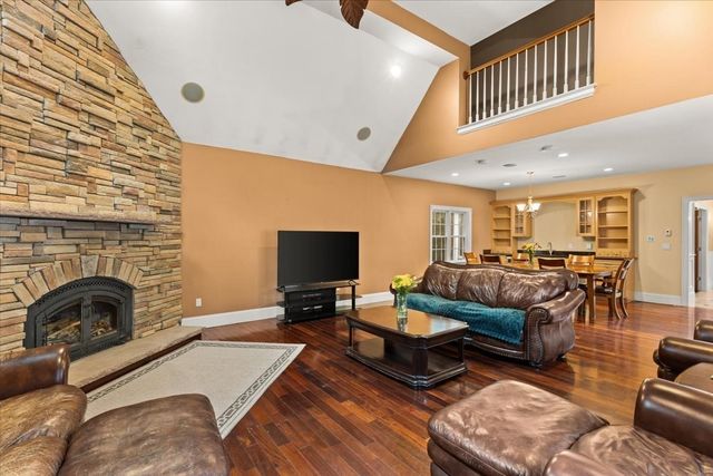 8 Rockmeadow Drive, East Bridgewater, MA 02333