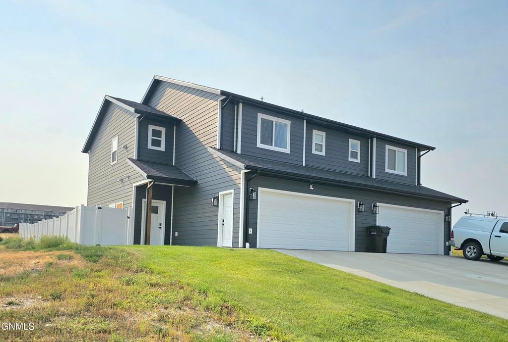 2907 29th Avenue W, Williston, ND 58801 photo 1