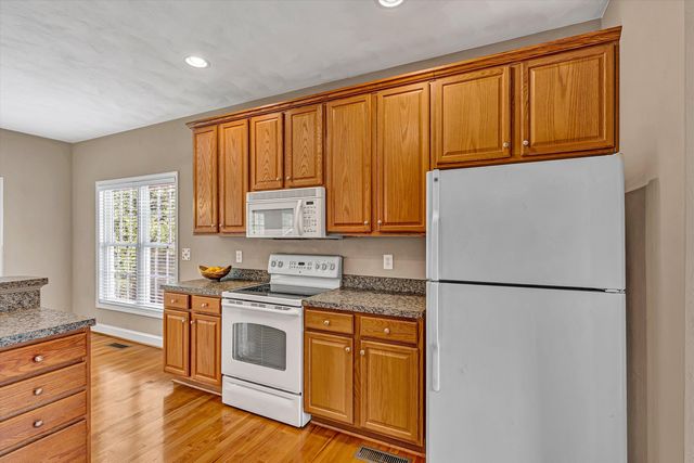 8013 Amber Wood CT, Roanoke, VA 24019