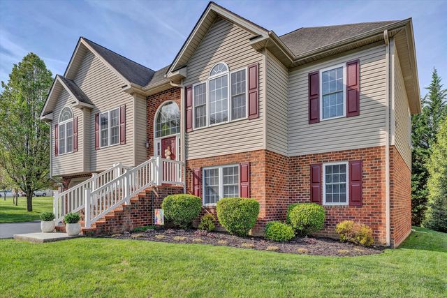 8013 Amber Wood CT, Roanoke, VA 24019