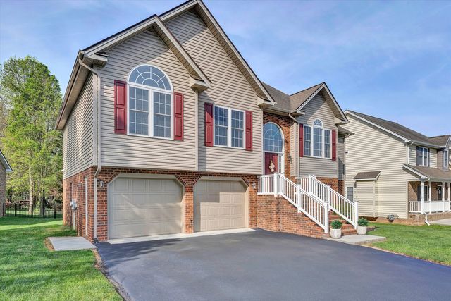 8013 Amber Wood CT, Roanoke, VA 24019