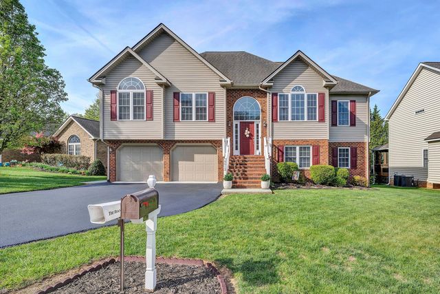 8013 Amber Wood CT, Roanoke, VA 24019