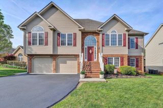 8013 Amber Wood CT, Roanoke, VA 24019