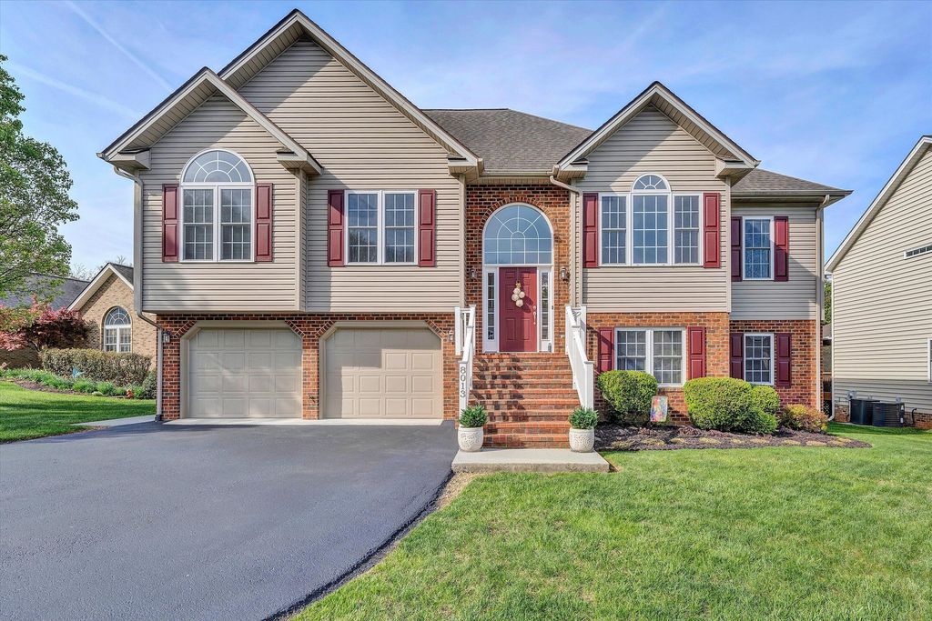8013 Amber Wood CT, Roanoke, VA 24019