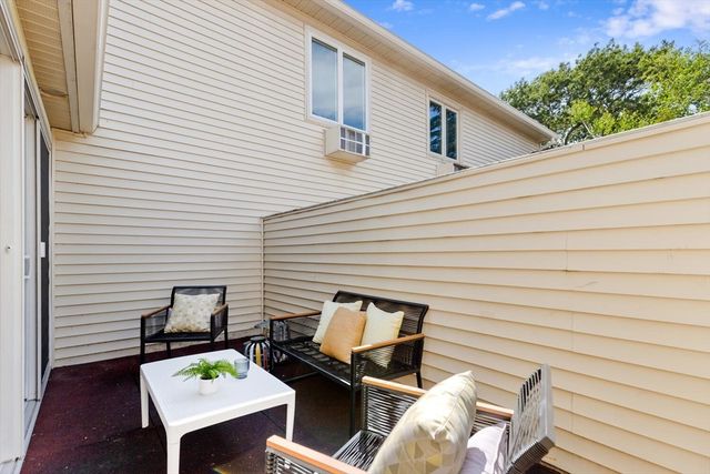 29 Vine Street 7, Winchester, MA 01890