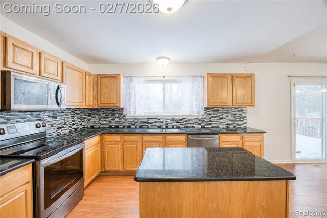 10237 Swan Lake Circle, Ypsilanti, MI 48197