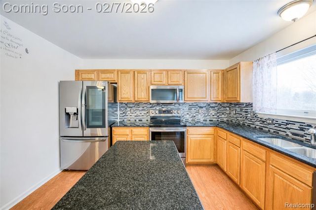 10237 Swan Lake Circle, Ypsilanti, MI 48197