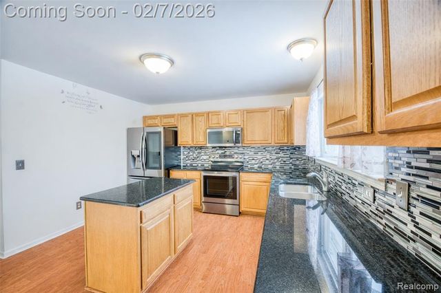 10237 Swan Lake Circle, Ypsilanti, MI 48197