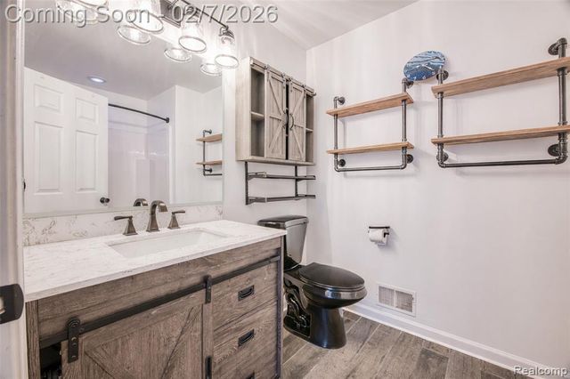 10237 Swan Lake Circle, Ypsilanti, MI 48197