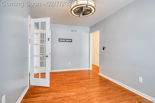 10237 Swan Lake Circle, Ypsilanti, MI 48197