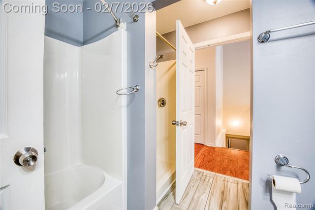 10237 Swan Lake Circle, Ypsilanti, MI 48197