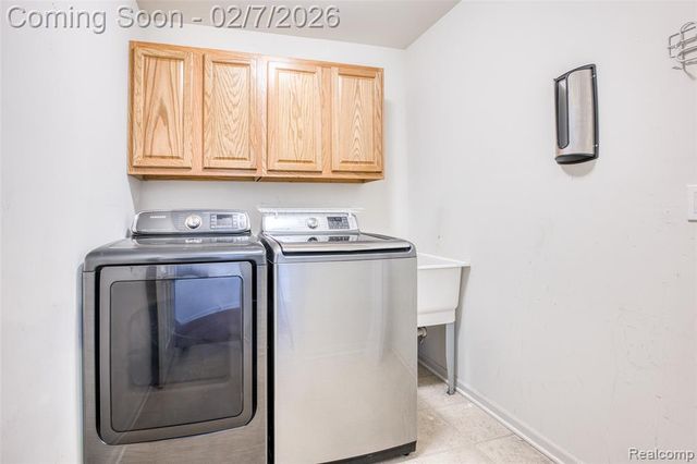 10237 Swan Lake Circle, Ypsilanti, MI 48197