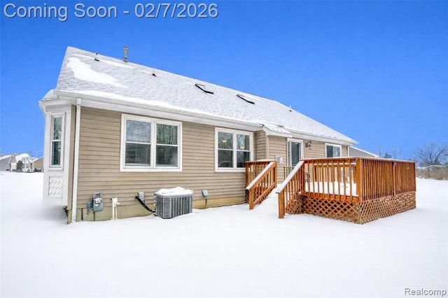 10237 Swan Lake Circle, Ypsilanti, MI 48197