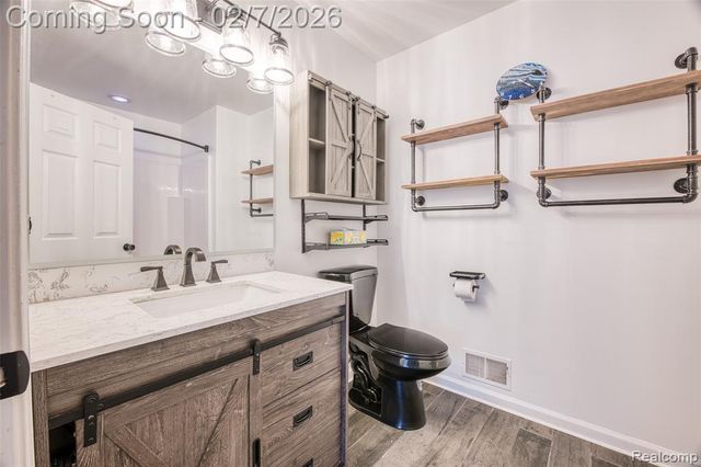 10237 Swan Lake Circle, Ypsilanti, MI 48197