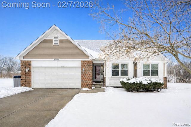 10237 Swan Lake Circle, Ypsilanti, MI 48197