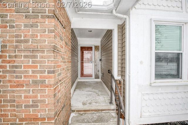 10237 Swan Lake Circle, Ypsilanti, MI 48197