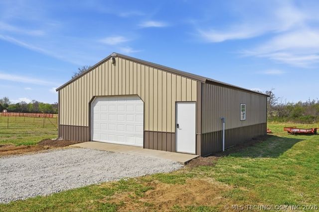 20435 S 270 Road, Morris, OK 74445